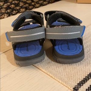 Eddie Bauer Boys youth sandals size 13